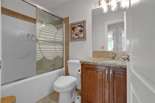45 Sherwood View Nw, Calgary, AB - Indoor Photo Showing Bathroom