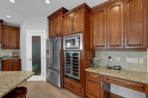 45 Sherwood View Nw, Calgary, AB - Indoor Photo Showing Kitchen