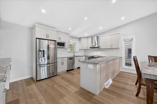 55 Whitehaven Crescent Ne, Calgary, AB - Indoor Photo Showing Kitchen With Upgraded Kitchen