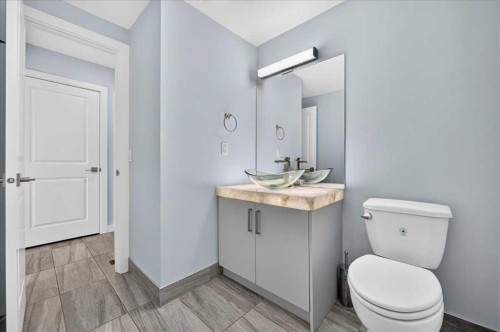 55 Whitehaven Crescent Ne, Calgary, AB - Indoor Photo Showing Bathroom