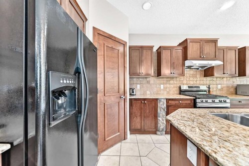 182 Cranfield Manor Se, Calgary, AB - Indoor Photo Showing Kitchen