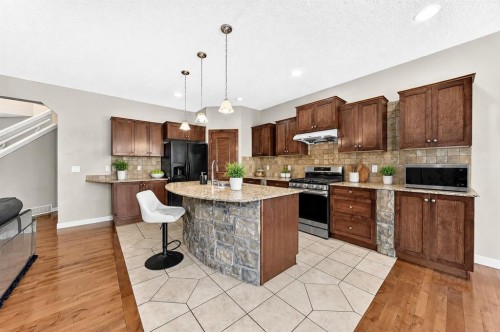 182 Cranfield Manor Se, Calgary, AB - Indoor Photo Showing Kitchen