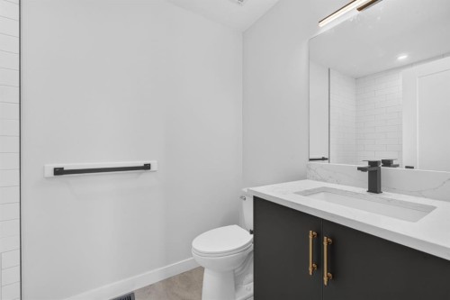 2018 12 Avenue Sw, Calgary, AB - Indoor Photo Showing Bathroom