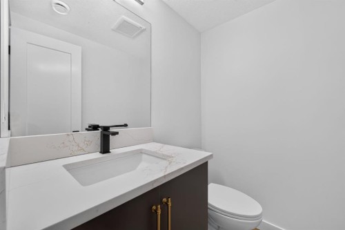 2018 12 Avenue Sw, Calgary, AB - Indoor Photo Showing Bathroom