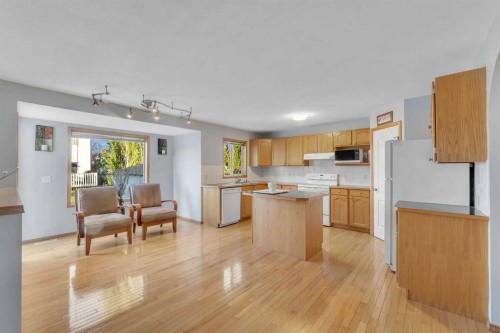 185 West Lakeview Drive, Chestermere, AB - Indoor Photo Showing Kitchen