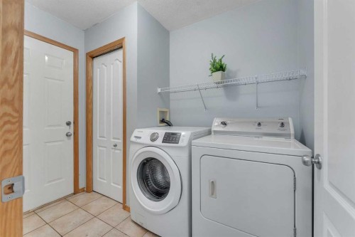 185 West Lakeview Drive, Chestermere, AB - Indoor Photo Showing Laundry Room