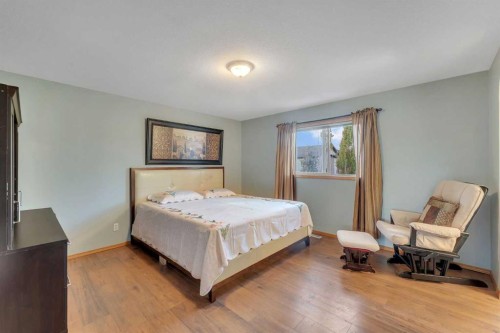 185 West Lakeview Drive, Chestermere, AB - Indoor Photo Showing Bedroom