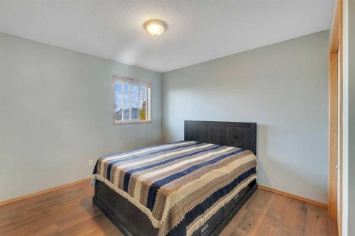 185 West Lakeview Drive, Chestermere, AB - Indoor Photo Showing Bedroom