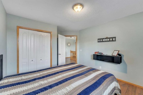 185 West Lakeview Drive, Chestermere, AB - Indoor Photo Showing Bedroom
