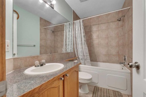 185 West Lakeview Drive, Chestermere, AB - Indoor Photo Showing Bathroom