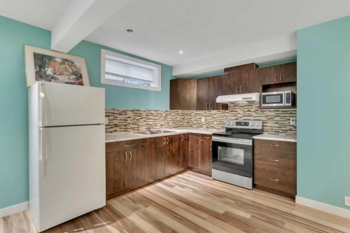 185 West Lakeview Drive, Chestermere, AB - Indoor Photo Showing Kitchen With Double Sink