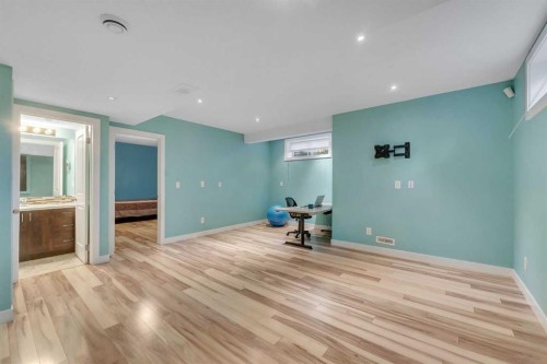185 West Lakeview Drive, Chestermere, AB - Indoor Photo Showing Other Room