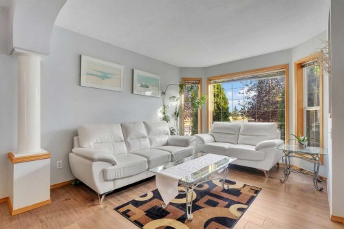 185 West Lakeview Drive, Chestermere, AB - Indoor Photo Showing Living Room