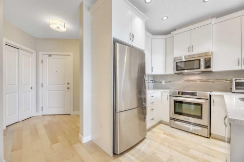 1103-16 Varsity Estates Circle Nw, Calgary, AB - Indoor Photo Showing Kitchen