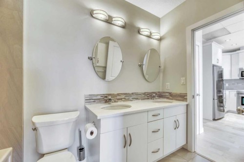 1103-16 Varsity Estates Circle Nw, Calgary, AB - Indoor Photo Showing Bathroom