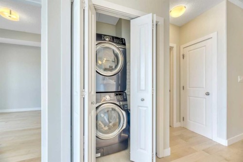 1103-16 Varsity Estates Circle Nw, Calgary, AB - Indoor Photo Showing Laundry Room