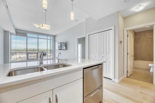 1103-16 Varsity Estates Circle Nw, Calgary, AB - Indoor Photo Showing Kitchen With Double Sink