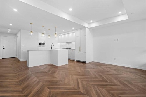 215-8445 Broadcast Avenue Sw, Calgary, AB - Indoor Photo Showing Kitchen With Upgraded Kitchen