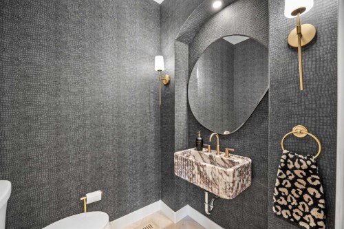 31 Crestridge Way Sw, Calgary, AB - Indoor Photo Showing Bathroom
