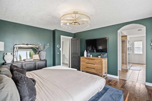 31 Crestridge Way Sw, Calgary, AB - Indoor Photo Showing Bedroom
