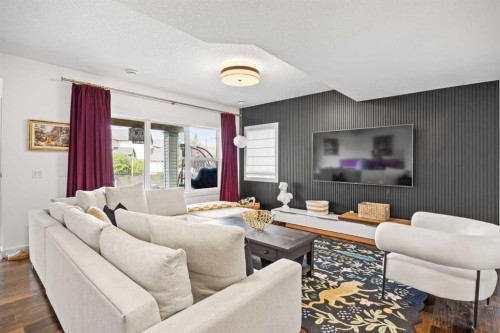 31 Crestridge Way Sw, Calgary, AB - Indoor Photo Showing Living Room