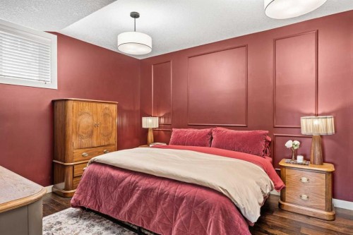 31 Crestridge Way Sw, Calgary, AB - Indoor Photo Showing Bedroom