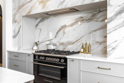 31 Crestridge Way Sw, Calgary, AB - Indoor Photo Showing Kitchen