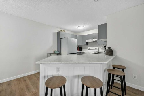 2207-12 Cimarron Common, Okotoks, AB - Indoor Photo Showing Kitchen