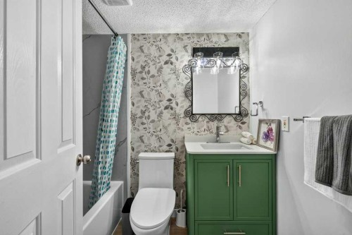 2207-12 Cimarron Common, Okotoks, AB - Indoor Photo Showing Bathroom