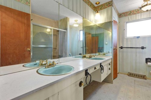 9743 Academy Drive Se, Calgary, AB - Indoor Photo Showing Bathroom