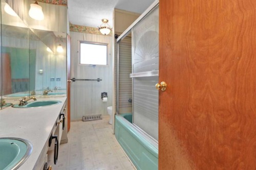 9743 Academy Drive Se, Calgary, AB - Indoor Photo Showing Bathroom