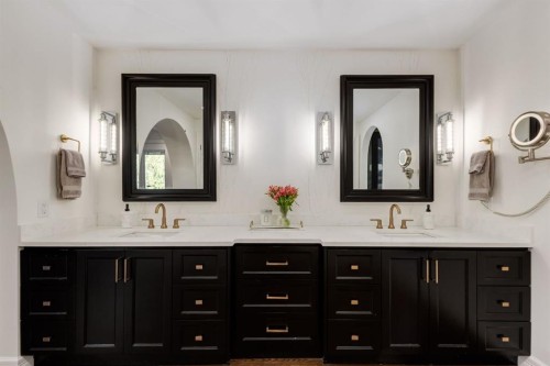 191 Canterville Drive Sw, Calgary, AB - Indoor Photo Showing Bathroom