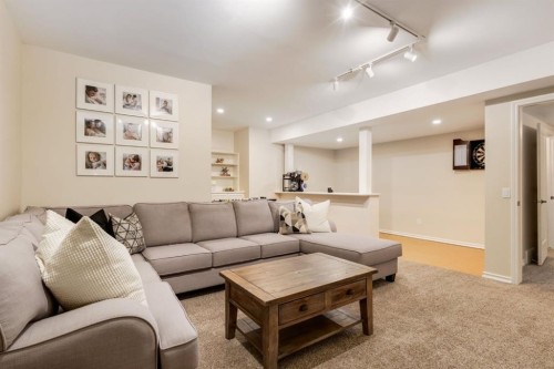 191 Canterville Drive Sw, Calgary, AB - Indoor Photo Showing Living Room