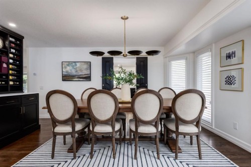 191 Canterville Drive Sw, Calgary, AB - Indoor Photo Showing Dining Room
