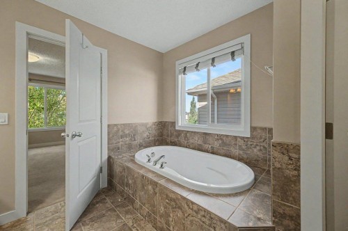 64 Copperpond Terrace Se, Calgary, AB - Indoor Photo Showing Bathroom