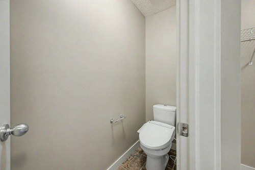 64 Copperpond Terrace Se, Calgary, AB - Indoor Photo Showing Bathroom