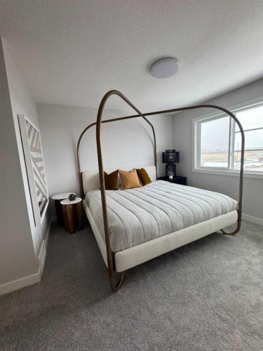 191 Lanark Gate Se, Airdrie, AB - Indoor Photo Showing Bedroom