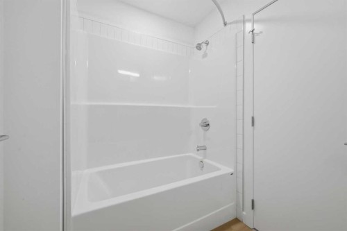 1301-8500 19 Avenue, Calgary, AB - Indoor Photo Showing Bathroom