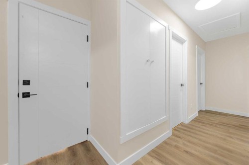 2231 40 Street Se, Calgary, AB - Indoor Photo Showing Other Room