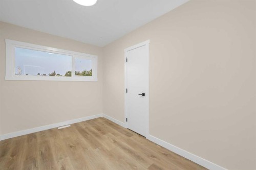 2231 40 Street Se, Calgary, AB - Indoor Photo Showing Other Room