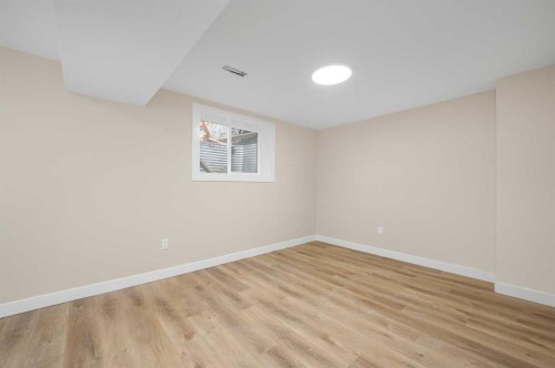 2231 40 Street Se, Calgary, AB - Indoor Photo Showing Other Room