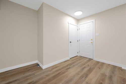 2231 40 Street Se, Calgary, AB - Indoor Photo Showing Other Room