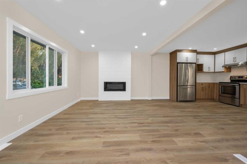 2231 40 Street Se, Calgary, AB - Indoor Photo Showing Kitchen