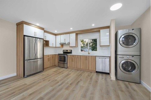 2231 40 Street Se, Calgary, AB - Indoor Photo Showing Laundry Room