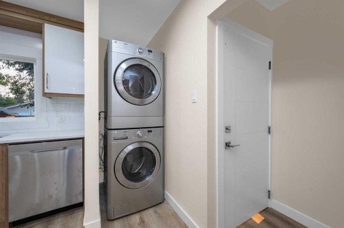 2231 40 Street Se, Calgary, AB - Indoor Photo Showing Laundry Room