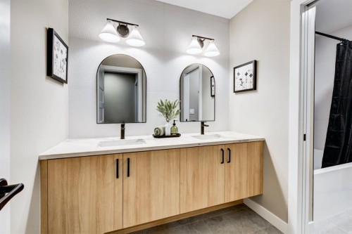 540 Lawthorn Way, Airdrie, AB - Indoor Photo Showing Bathroom