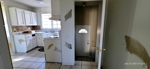 176 Penbrooke Close Se, Calgary, AB - Indoor