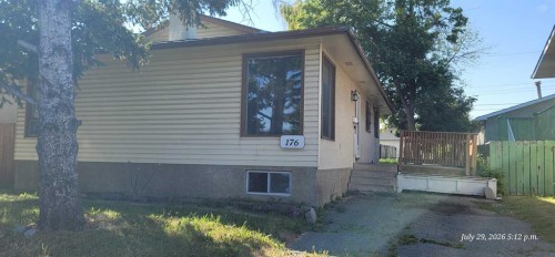 176 Penbrooke Close Se, Calgary, AB - Outdoor