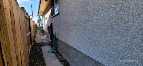 176 Penbrooke Close Se, Calgary, AB - 