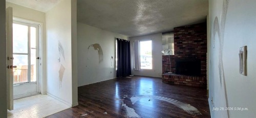 176 Penbrooke Close Se, Calgary, AB - Indoor Photo Showing Other Room